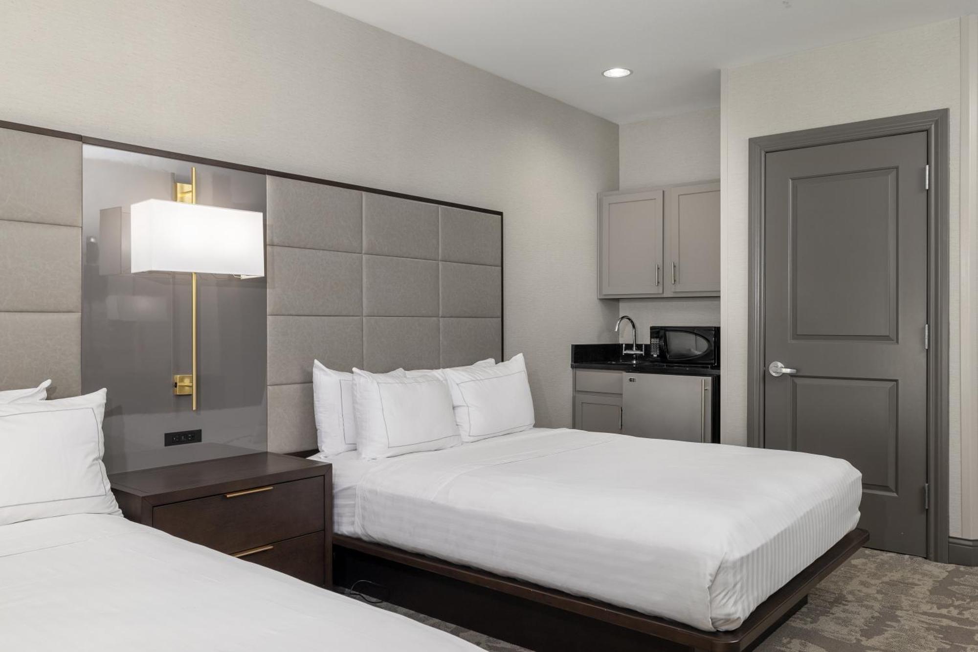 Hotel Hilton Promenade Branson Landing Extérieur photo